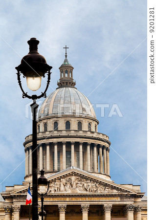 urban lamp and Pantheon, Paris 9201281