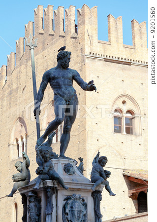 Fountain of Neptune on Piazza del Nettuno, Bologna Fountain of Neptune on Piazza del Nettuno, Bologna 9201560