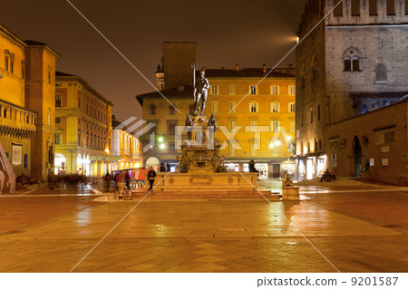 panorama of Piazza del Nettuno in Bologna at night 9201587