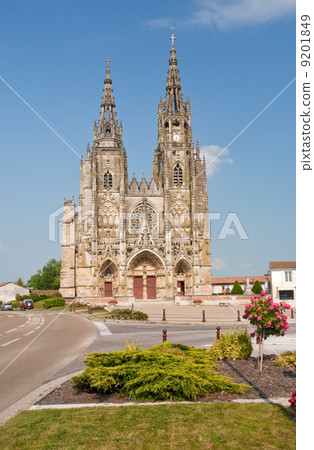 Basilica Notre-Dame in Epine villige in France Basilica Notre-Dame in Epine villige in France 9201849