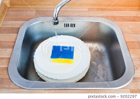 wash-up by cleaning sponge 9202297
