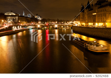 Seine with ships in Paris at nigh 9202488
