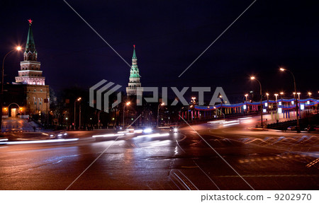 Great Stone Bridge and towers of Kremlin in Moscow at night 9202970