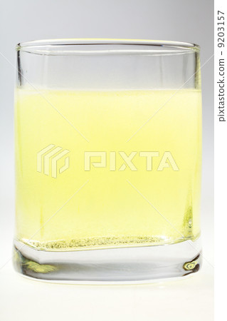glass of yellow carbonated water 9203157
