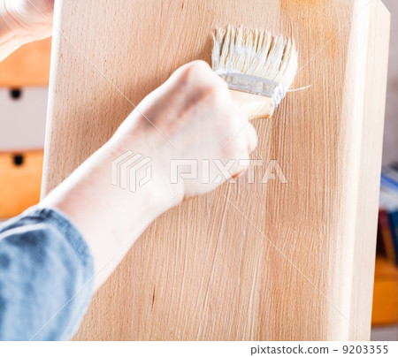 lacquering by clear varnish of beach wooden board 9203355