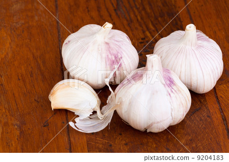 garlic bulbs garlic bulbs 9204183