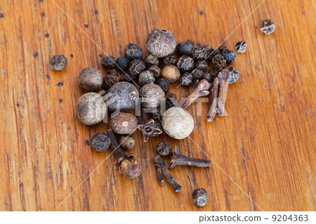 black peppers, allspices, cloves 9204363
