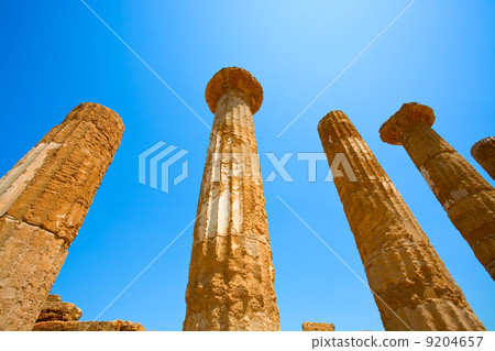 Dorian columns of Temple of Heracles in Agrigento, Sicily Dorian columns of Temple of Heracles in Agrigento, Sicily 9204657