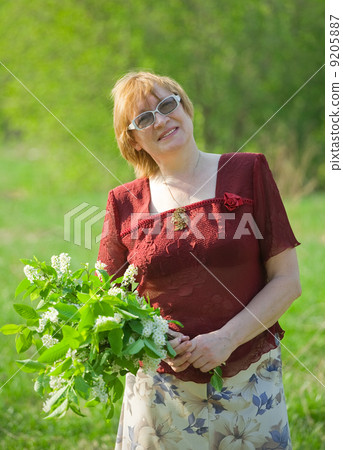 senior woman senior woman 9205887