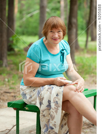 woman embrocating jel in knee woman embrocating jel in knee 9205888