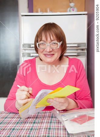 woman with utility bills 9205904
