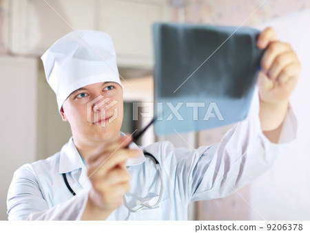 Friendly doctor looks x-ray Friendly doctor looks x-ray 9206378