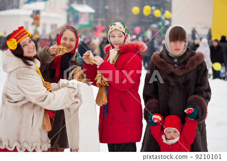 Women eating pancakes Women eating pancakes 9210101