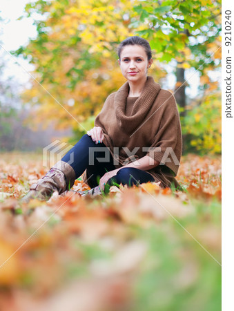 woman in autumn park 9210240