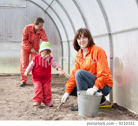 Happy family sows seeds 9210381