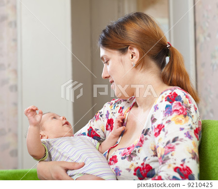 mother with her baby 9210425