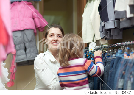 Happy mother and daughter chooses jeans 9210487