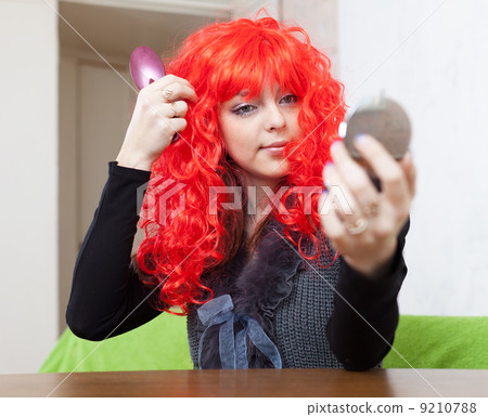 Woman in red periwig 9210788