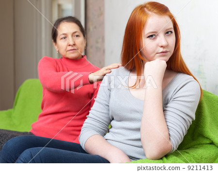 woman tries reconcile with daughter 9211413