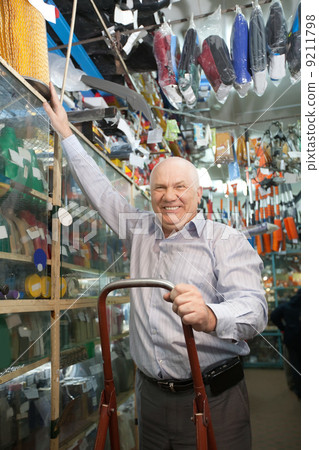 manager in auto parts store 9211798