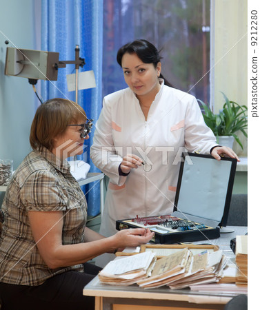 ophthalmologist and patient testing eyesight ophthalmologist and patient testing eyesight 9212280