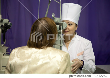 ophthalmologist and patient testing eyesight 9212282