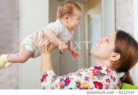 Happy mother with 3 month baby 9212547