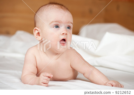 Baby girl of 5 months old Baby girl of 5 months old 9212652