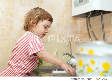 Baby girl washing dishes Baby girl washing dishes 9212670