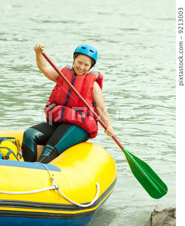 Girl on the raft 9213003