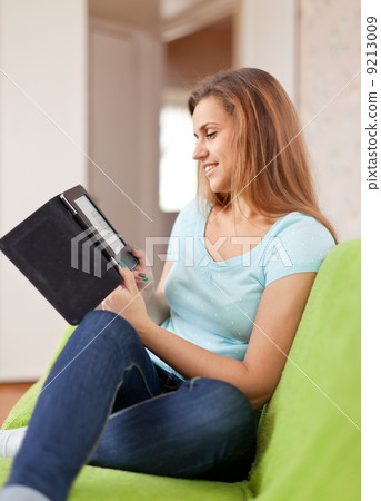 beauty woman reads e-book 9213009