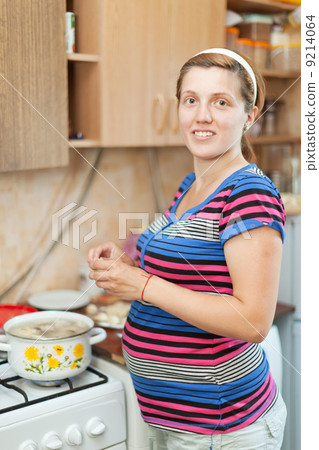 pregnant woman cooking food 9214064