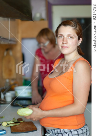 women cooks with vegetables 9214788