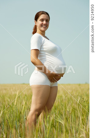 8 months pregnant woman 8 months pregnant woman 9214950