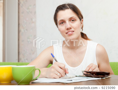 woman fills in documents woman fills in documents 9215090