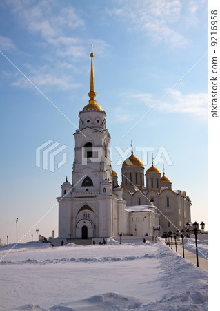 Uspenskiy cathedral at Vladimir in winter 9216958