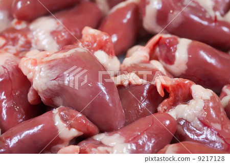 raw chicken hearts 9217128