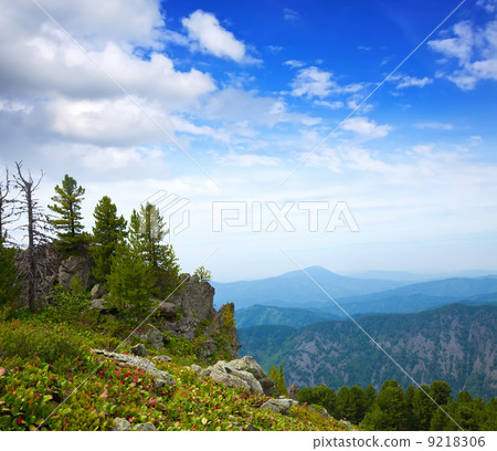 Simple mountains landscape 9218306