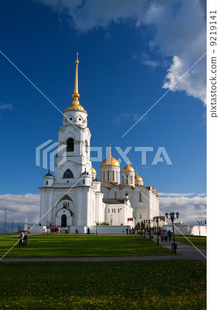 Assumption cathedral at Vladimir in autumn Assumption cathedral at Vladimir in autumn 9219141