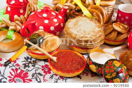 Russian Shrovetide table 9219580