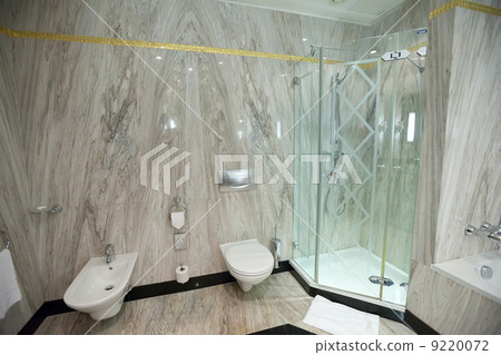bathroom with shower 9220072