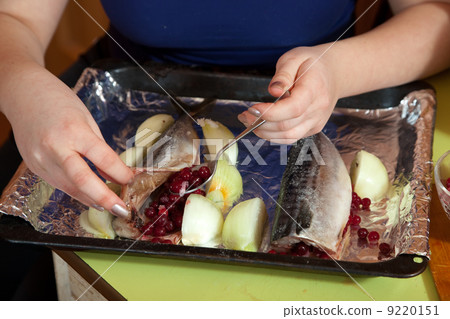 cook making mackerel with cranberries 9220151