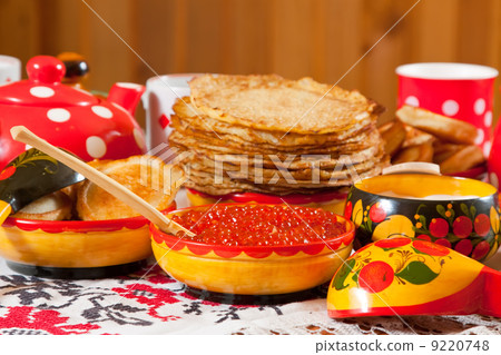 pancake with caviar 9220748