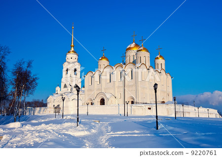 Uspenskiy cathedral at Vladimir in winter Uspenskiy cathedral at Vladimir in winter 9220761