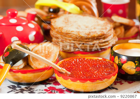 pancake with caviar 9220867