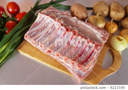 Raw meat with vegetables Raw meat with vegetables 9221595