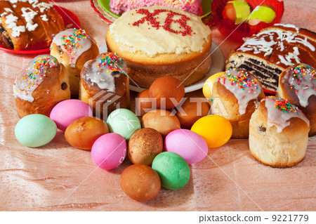 Easter cakes and eggs 9221779