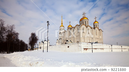 Uspenskiy cathedral at Vladimir in winter Uspenskiy cathedral at Vladimir in winter 9221880