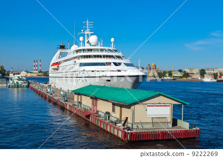 cruise liner in Saint Petersburg cruise liner in Saint Petersburg 9222269