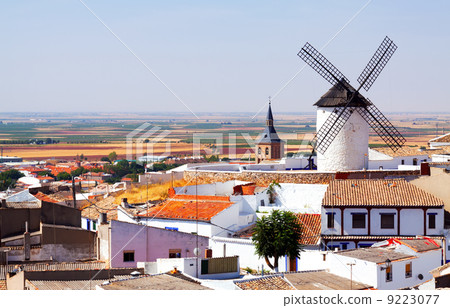 General view of Campo de Criptana with mill and church General view of Campo de Criptana with mill and church 9223077